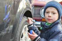 Діти-сироти розмальовували фарбами тернопільські автомобілі